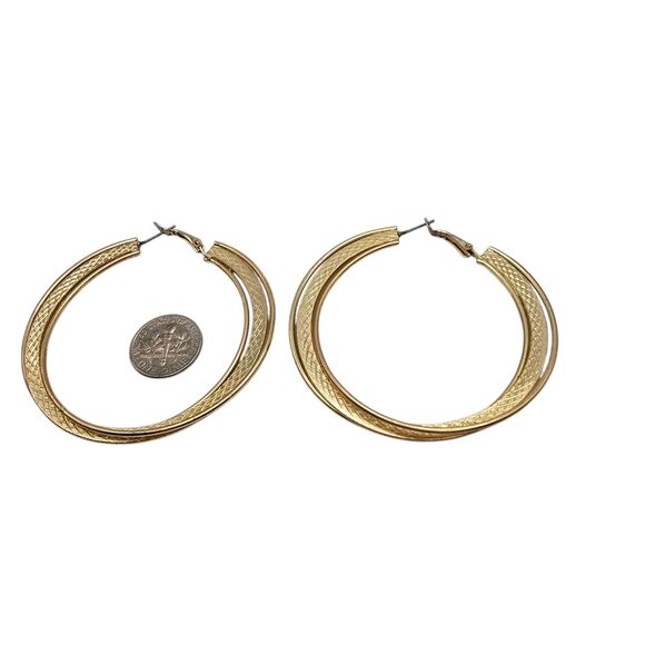 Pierced Earrings Statement Hoop Intricate Textured Gold Tone Hinged Closure - Picture 4 of 5